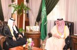 الأمير سعود بن نايف يكرم الجهات العاملة في جسر الملك فهد