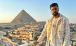 لاعب الكره العماني عبدالله البلوشي في جولة سياحية بالقاهرة