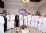 ** المنظمة العربية للسياحة تمنح الأمير عبدالله بن سعود وسام السياحة العربية من الدرجة الأولى