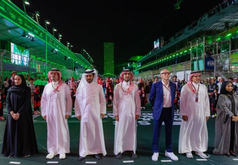 سمو وزير الرياضة يتوِّج الهولندي “ماكس فيرستابين” بسباق جائزة السعودية الكبرى STC للفورمولا1 لعام 2024