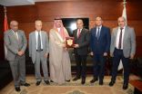 في مجالات تعليم اللغة العربية لغير الناطقين بها (اون لاين) *الرابطة العالمية لخريجي الأزهر وأكاديمية الأمم المتحدة للقادة المؤثرين يوقعان مذكرة تفاهم*