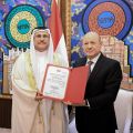 *رئيس مجلس القيادة يقلد رئيس البرلمان العربي وسام الوحدة من الدرجة الأولى*