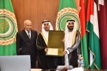 *خلال جلسته العامة:*  *البرلمان العربي يكرم رئيسه الأسبق الدكتور مشعل بن فهم السلمي بوسام التميز العربي*   *”اليماحي”: تكريم الدكتور مشعل السلمي يأتي تقديرًا لجهوده المخلصة ودوره الرائد في تعزيز العمل البرلماني العربي*