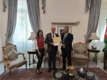 السفير العضايلة يتسلّم جوائز ذهبية لشركات أردنية فازت بمسابقه الأهرام لزيت الزيتون 