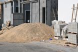 بلدية الظهران تكثف الرقابة على مواقع البناء وتوجه 40 إنذارًا للحد من المخالفات