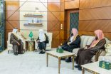 أمير المنطقة الشرقية يستقبل أعضاء الدورة الشرعية