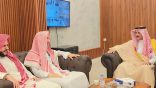 *محافظ صامطة يستعرض مع جمعيات العناية بالمساجد جهود تطوير بيوت الله وتعزيز الشراكة المجتمعية*