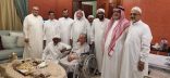 زملاء العمل في زيارتهم لصاحب الوفاء… صالح فادن