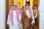 سمو أمير المنطقة الشرقية يعزي سعد العتيبي في وفاة والده 