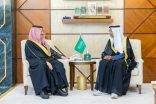 سمو أمير المنطقة الشرقية يستقبل مدير عام التعليم بمحافظة الأحساء