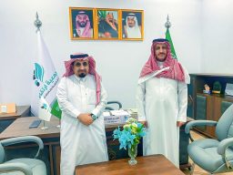 محافظ أضم يزور جمعية ارتقاء للخدمات الصحية ويطّلع على برامجها ومبادراتها المجتمعية