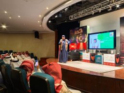 عامل المعرفة 30 قانونا لصناعة الحظ في جمعية الثقافة والفنون بجدة