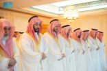 سمو ولي العهد يؤدي صلاة عيد الفطر المبارك في المسجد الحرام بمكة المكرمة
