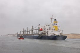 قناة السويس تشهد عبور 39 سفينة بإجمالي حمولات صافية 1.6 مليون طن اليوم الأربعاء