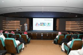 450 طالبًا بجامعة الإمام عبدالرحمن بن فيصل يخوضون تجربة محاكاة الاصطدام والانقلاب لتعزيز السلامة المرورية