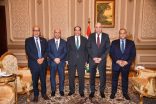 وزير الطيران المدني يستعرض  استراتيجية الوزارة لتعزيز كفاءة واستدامة قطاع الطيران  