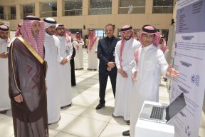 كلية إدارة الاعمال بجامعة الإمام عبد الرحمن بن فيصل تستعرض مشاريع طلابها في قالب بحثي علمي احترافي