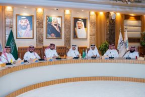 أمانة الشرقية ووفد وزارة البلديات يبحثان تطوير الخدمات البلدية والصحية وتعزيز المشاريع والفرص الاستثمارية                                                                                                   