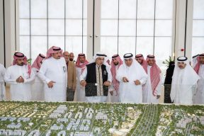 أمين الشرقية يفتتح المعرض السكني ويستعرض مشاريع التملك وخيارات الإسكان بالمنطقة الشرقيه