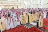 أمير منطقة تبوك ونائبه يؤديان صلاة الميت على الشيخ جزاع بن كريم العطيات