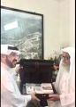 حسن يرثي معلمه الجليل ويُبكِي سامعيه