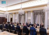 وفد اللجنة الوزارية المكلفة من القمة العربية الإسلامية المشتركة غير العادية يعقد جلسة مباحثات رسمية مع وزير الخارجية الأمريكي