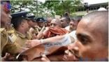 مواجهات بين الشرطة ومثيري شغب عقب فرض حالة الطوارئ في سريلانكا