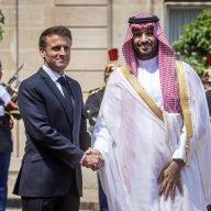 سمو ولي العهد يلتقي الرئيس الفرنسي ويعقدان اجتماعًا ثنائيًا ويرأسان اجتماع مجلس الشراكة الإستراتيجي ويشهدان تبادل عددٍ من الاتفاقيات ومذكرات التفاهم
