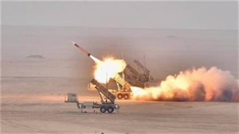 الجيش الكويتي: الدفاعات الجوية تتصدى لهجمات صاروخية وطائرات مسيرة معادية