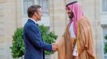 سمو ولي العهد يصل إلى قصر الإليزيه في العاصمة باريس وفي مقدمة مستقبليه فخامة رئيس الجمهورية الفرنسية.