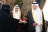 أمير منطقة مكة المكرمة يكرم الفائزة بجائزة الشيخ حمدان بن راشد آل مكتوم