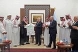 الرئيس الفلسطيني: زيارة الأخضر تجسد العلاقة التاريخية بين الأشقاء